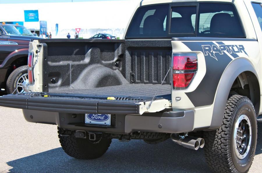  Ford F-150 SVT Raptor 2013 года  (фото 38 из 45)